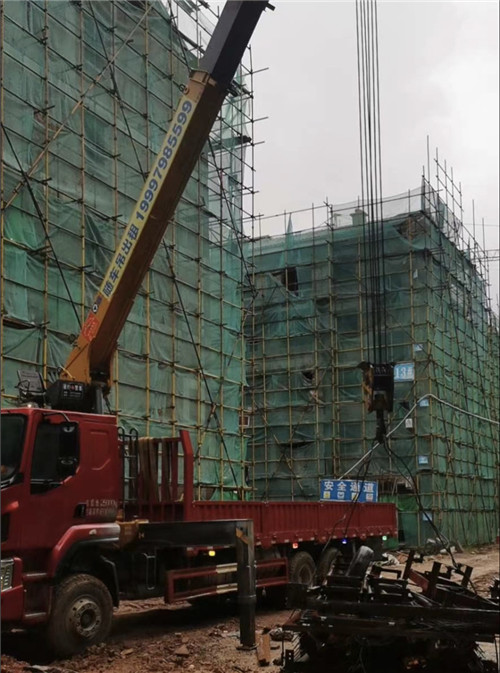 武夷山市“慢工细活”—— 吊车的 “微动控制” 技术