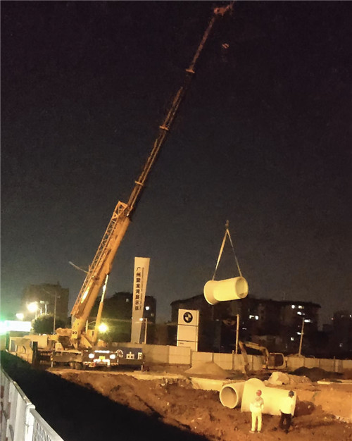 武夷山市“弯臂矫正”—— 吊车的 “形变补偿” 技术